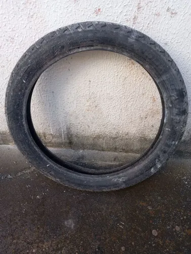 Pneu moto dianteiro