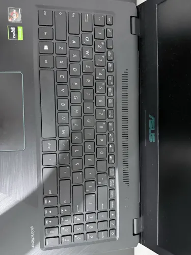 Notebook Gamer Razer 5 + GTX 1050 4G + 12GB de HAM + 1.250 GB de armazenamento