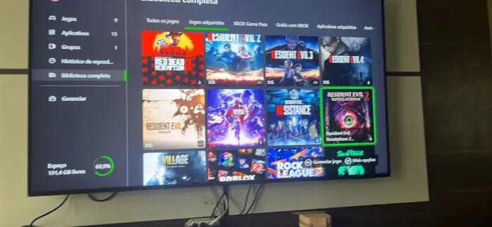 Xbox Series S com dois controles