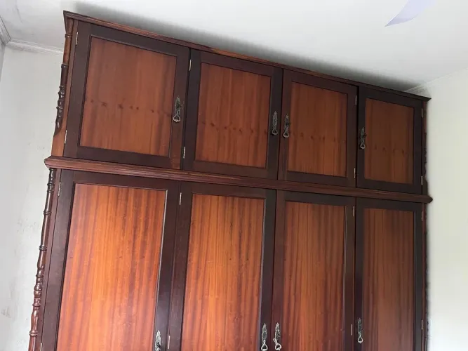 RETRO CONJUNTO MADEIRA DE LEI EMBUIA ROUPEIRO, ESPELHO, COMODA E CRIADO MUDO