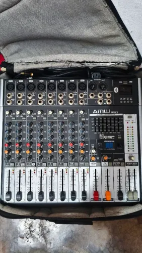 Mesa de Som Analógica AMW M10 v3 de 10 Canais Com Bluetooth e 99 Efeitos Acompanha Bag