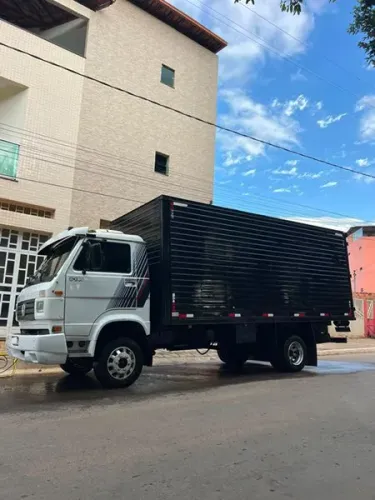VW 8140 ano 1996 com baú