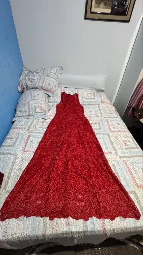 Vende-se vestido de festa