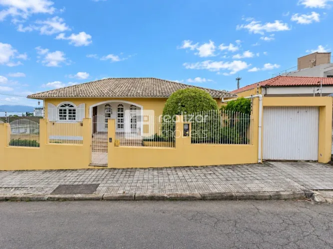 Casa com 3 suítes no Jardim Atlântico