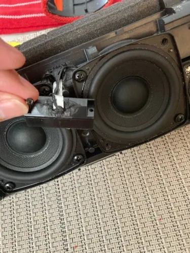 Manutenção em caixas JBL Xtreme e Boombox