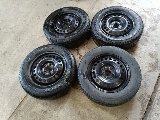 Jogo de rodas com pneus Creta aro 16 205/65