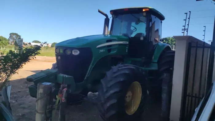 Trator John Deere 7185J 4X4 automática ano 2011