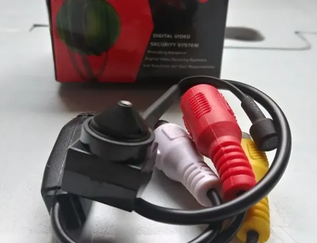 Mini Câmera Pinhole Para Cftv Com Áudio mod DXY202E - conexão RCA/P4