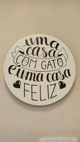 Quadro decorativo circular 25 cm "Uma casa com gato é uma casa feliz"