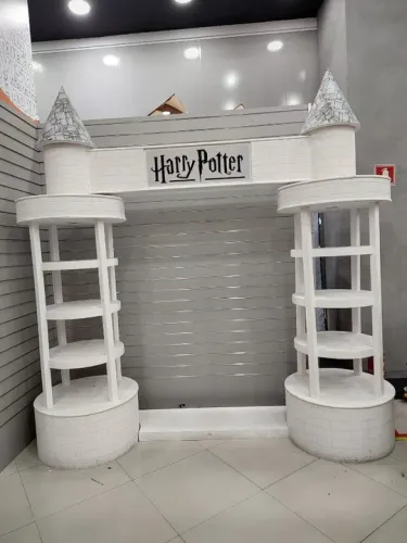 Expositores personalizados (HARRY POTTER, DC e MARVEL) para loja ou eventos