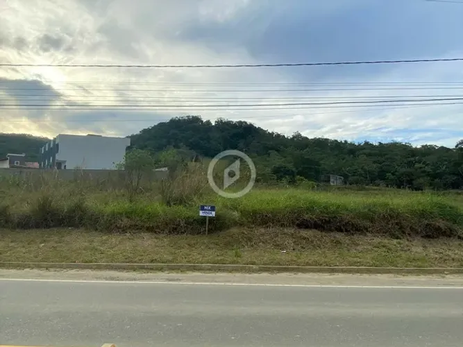 Oportunidade de terreno de frente para rua principal!!!