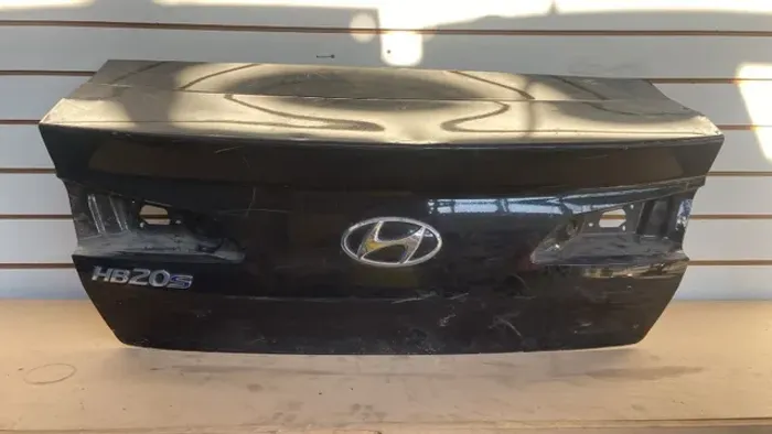 tampa de mala Hb20 sedan C detalhes 2022..