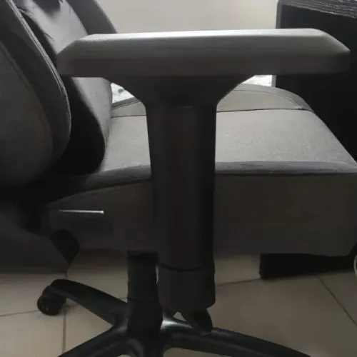 Conserto de cadeiras giratórias, gamer, barbearia, reformas e limpa placa solar