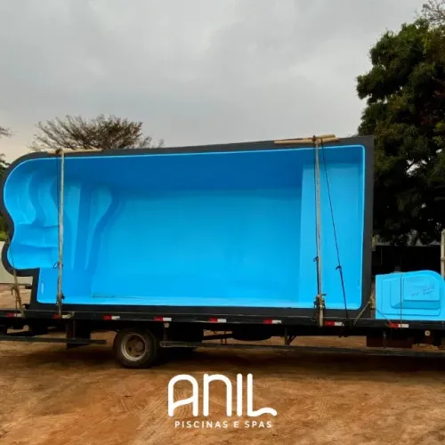 Ana: piscina de 7 metros com praia 1,30 de profundidade 