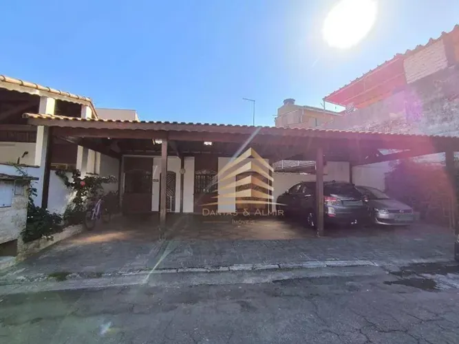 Casa em condomínio fechado, com 4 dormitórios sendo 4 suítes, 5 vagas à venda, 420 m² por