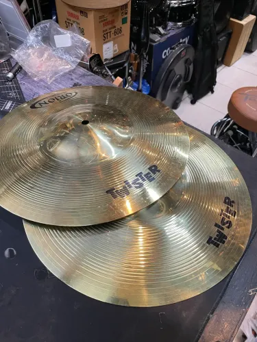 Prato hi hat Orion Twister chimbal 14 são dois bottoms 