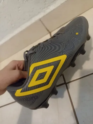 Chuteira de campo umbro 39