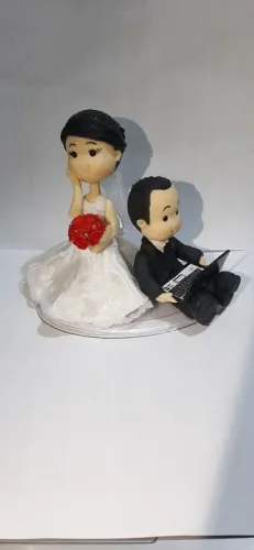 Casal de Noivos em Biscuit - Decoração de Bolo
