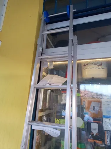 ESCADA DE ALUMINIO EXTENSIVA 8 DEGRAUS REAL