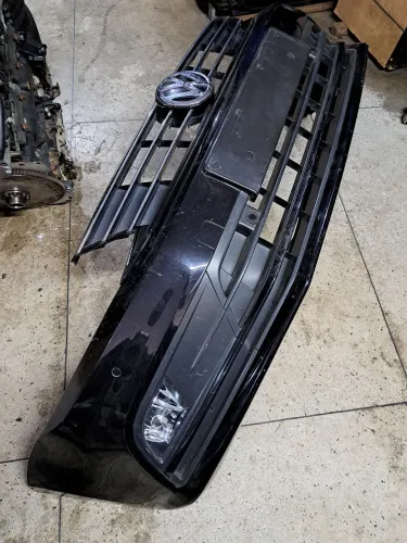 Parachoque dianteiro Original Jetta 2015 ao 2018, tudo para o mesmo peças em Geral. 