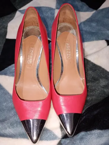 Sapatos Arezzo Rosa com Bico  e Salto Metalizado