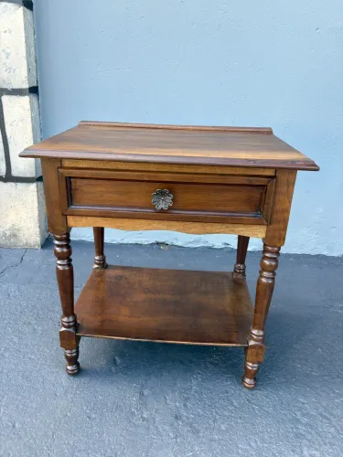 Mesa de Cabeceira em Madeira Nobre