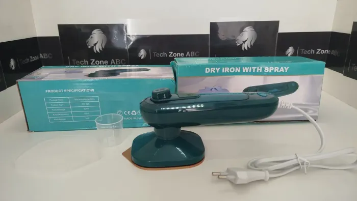 Mini Ferro de Passar Portátil com Spray - Novo