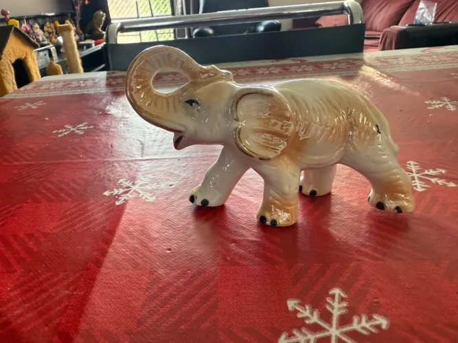 Elefante de porcelana