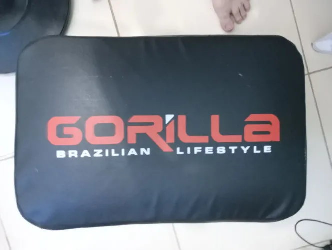 Aparador de chutes Gorilla (escudo)