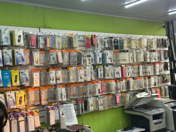 Painel canaletado branco expositor para loja usado 