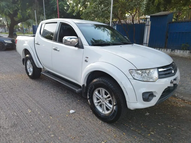 Mitsubishi L200 Triton HPE 3.2 CD TB Int.diesel AUT 2014 (((leia o anúncio))) !!!