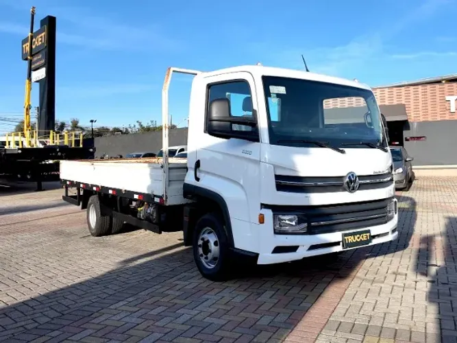 VOLKSWAGEN 6160 DELIVERY - 2023 - 4×2 - COM CARROCERIA 4 TRUCK 5,5M- LOC: CURITIBA-PR