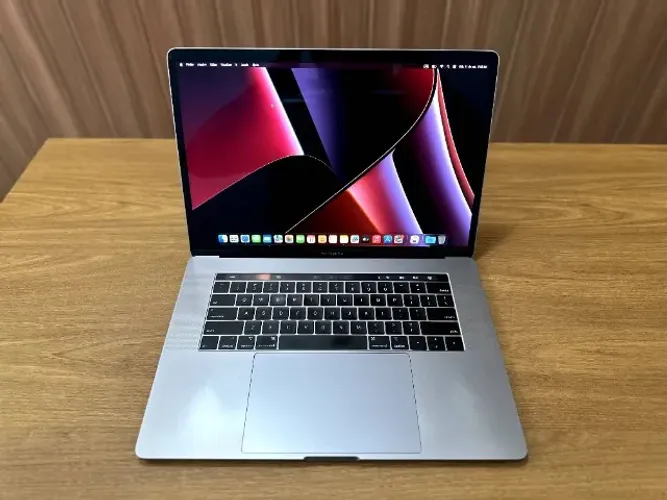 MACBOOK PRO, 32 GB, 512 SSD, CORE i9 - 8 CORE, 15.4 POLEGADAS, TOUCH BAR, TOUCH ID, 