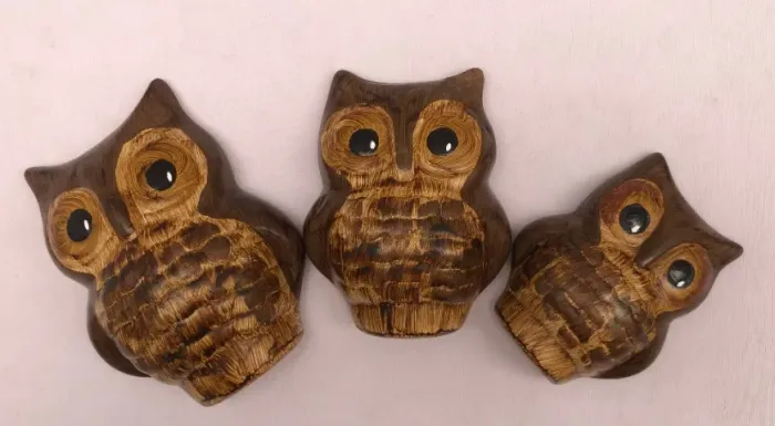 trio corujas para parede - em ceramica pintadas à mão