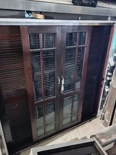 Porta janela de verneziana 2m  x 2m itaúba VENDE-SE 