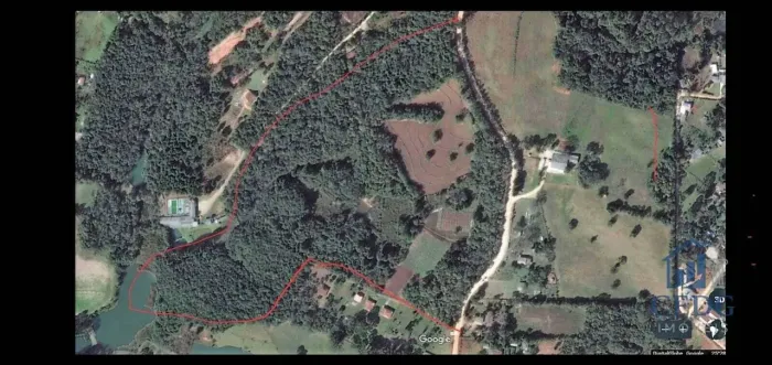 Piraquara: Terreno de 144.400 m² com Estrada Pavimentada e Energia!