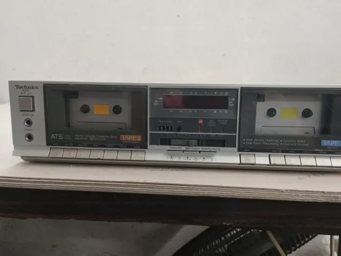 Toca fitas technics duplo deck.