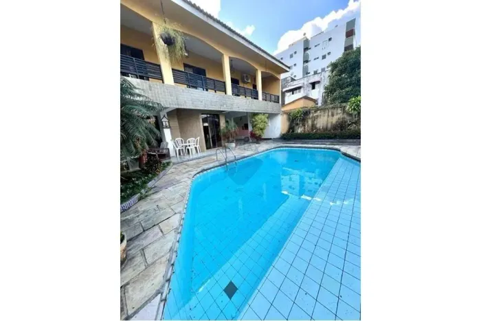 CASA para aluguel em Candeias com 343M² - 4 QUARTOS