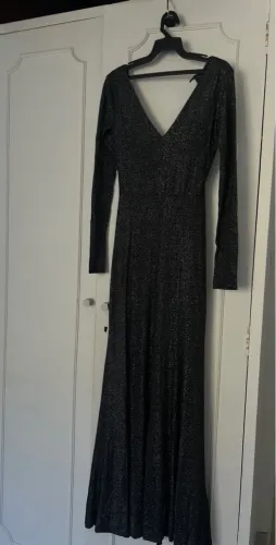 Vestido longo preto com brilho