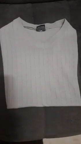 Bonita camiseta em viscose da Victors verde claro tamanho M bem conservada