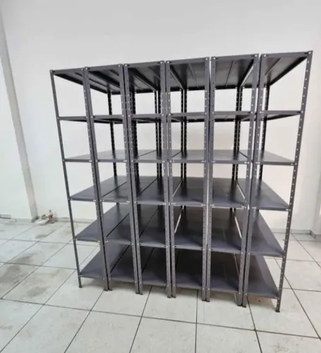 Prateleiras seminovas 