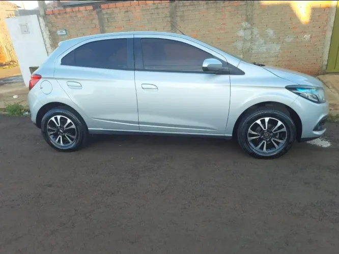 Chevrolet Onix Hatch LTZ 1.4 8V Flex Power Mec. 4P 2013