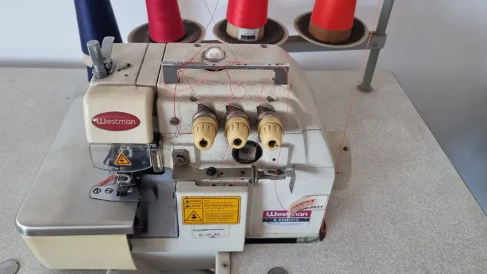 Maquina de Costura WESTMAN