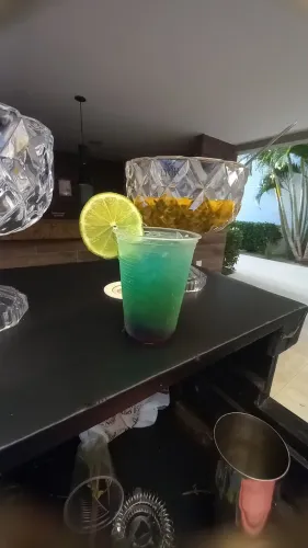 Drinks, caipifrutas e coquetéis 
