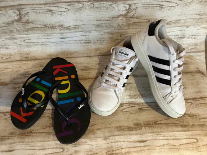 Tênis Adidas + chinelo Kipling - Tam 33