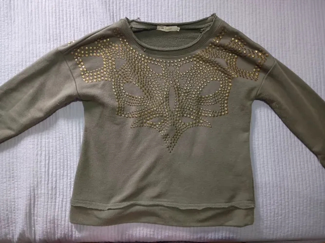 Blusa de Moletom Verde com Detalhes Dourados