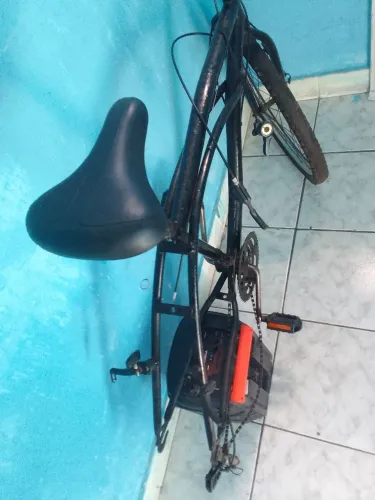 Vendo quadro de bicicleta banana ja com os passadores, sela e a roda dianteira.