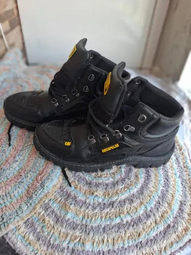 Venda de 2 Botas n.40