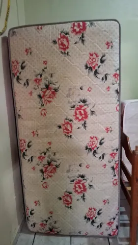 Vendo cama box solteiro