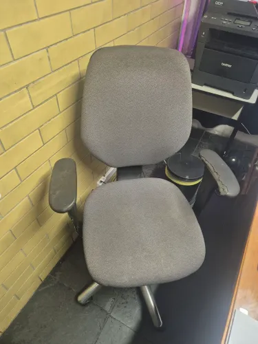 Cadeira giratória só 50 reais